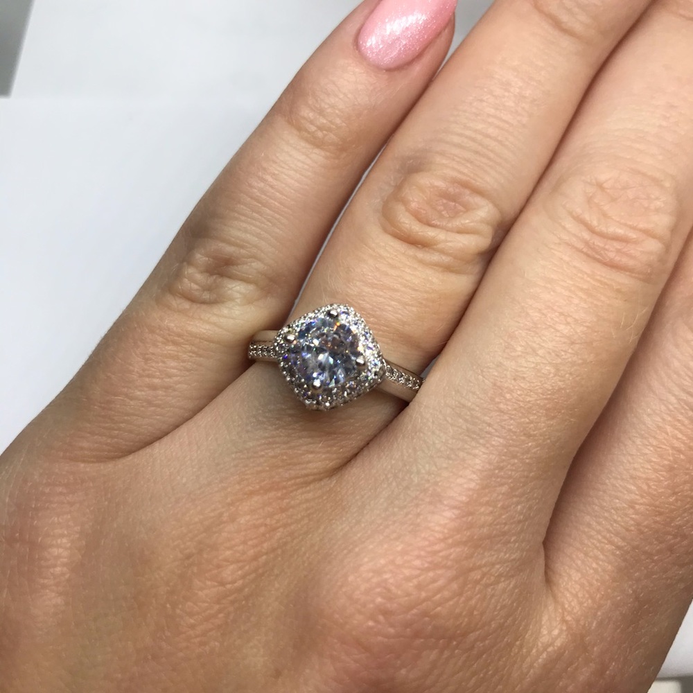 🌟 Sterling Silver Plated Simulated Diamond 💍 Ring - Picture 5 of 5